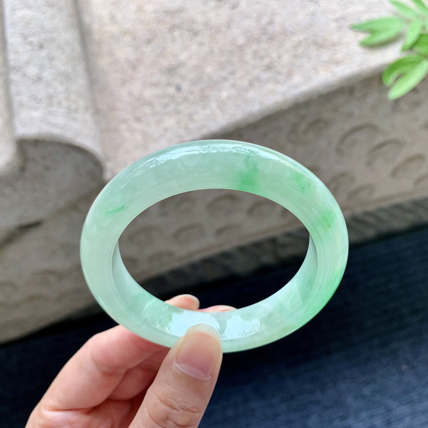 正圈52 53 圈口53.8/12.7/9.1 编码WW092237 飘阳绿，水润，种老，细腻，打灯有絮线