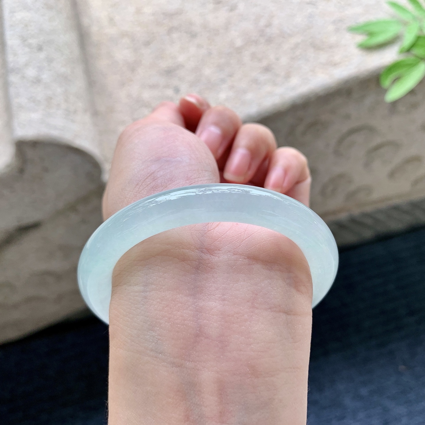 圆条52 53 圈口53.6/8.8/8.9 编码GJ092229 冰糯晴底，水润，种老，细腻，打灯有棉线