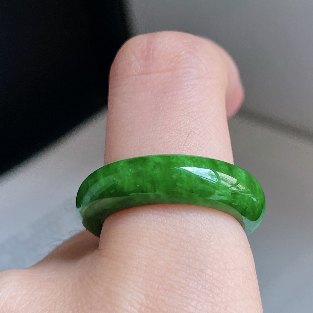️ 满绿戒圈 缅甸 无裂 色泽鲜艳 尺寸 26.3/6.6 圈口 15