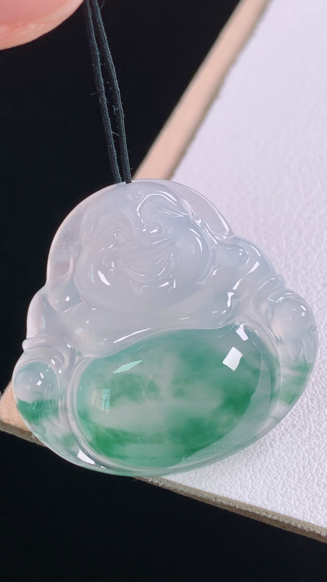 冰飘花佛公 花色灵动，水润细腻，无裂 尺寸:30.0-31.7-5.7mm 17