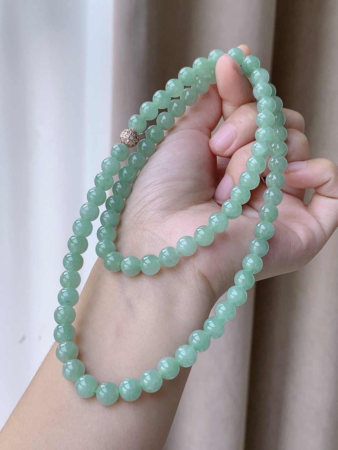 【珠子】冰晴绿珠链圆珠珠子珠串长串 【说明】缅甸 性比高 【尺寸】7.7mm 31cm 【重量】6