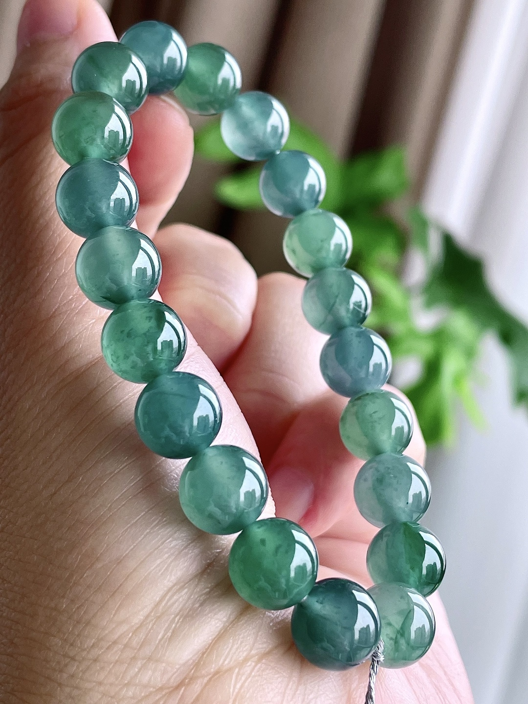 【珠子】冰晴绿手串圆珠珠子手串 【说明】 性比高 老蓝水 【尺寸】9.7mm 【重量】32.4克