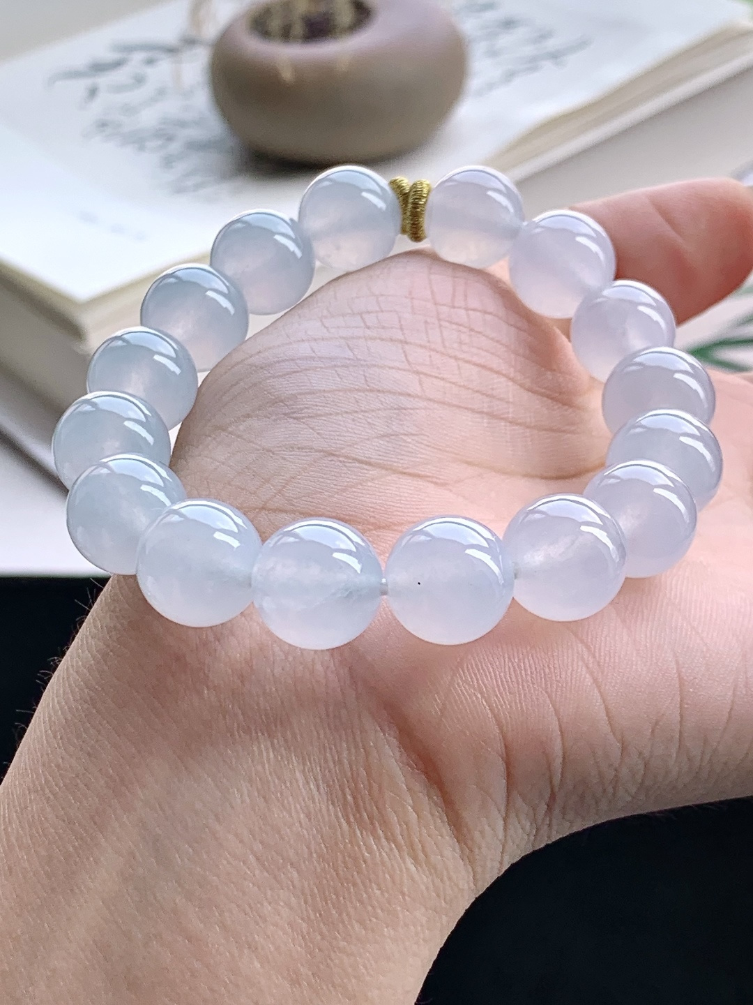 【珠子】️冰白冰手串圆珠子手串 【说明】缅甸 性比高 【尺寸】12mm 【重量】52.3克