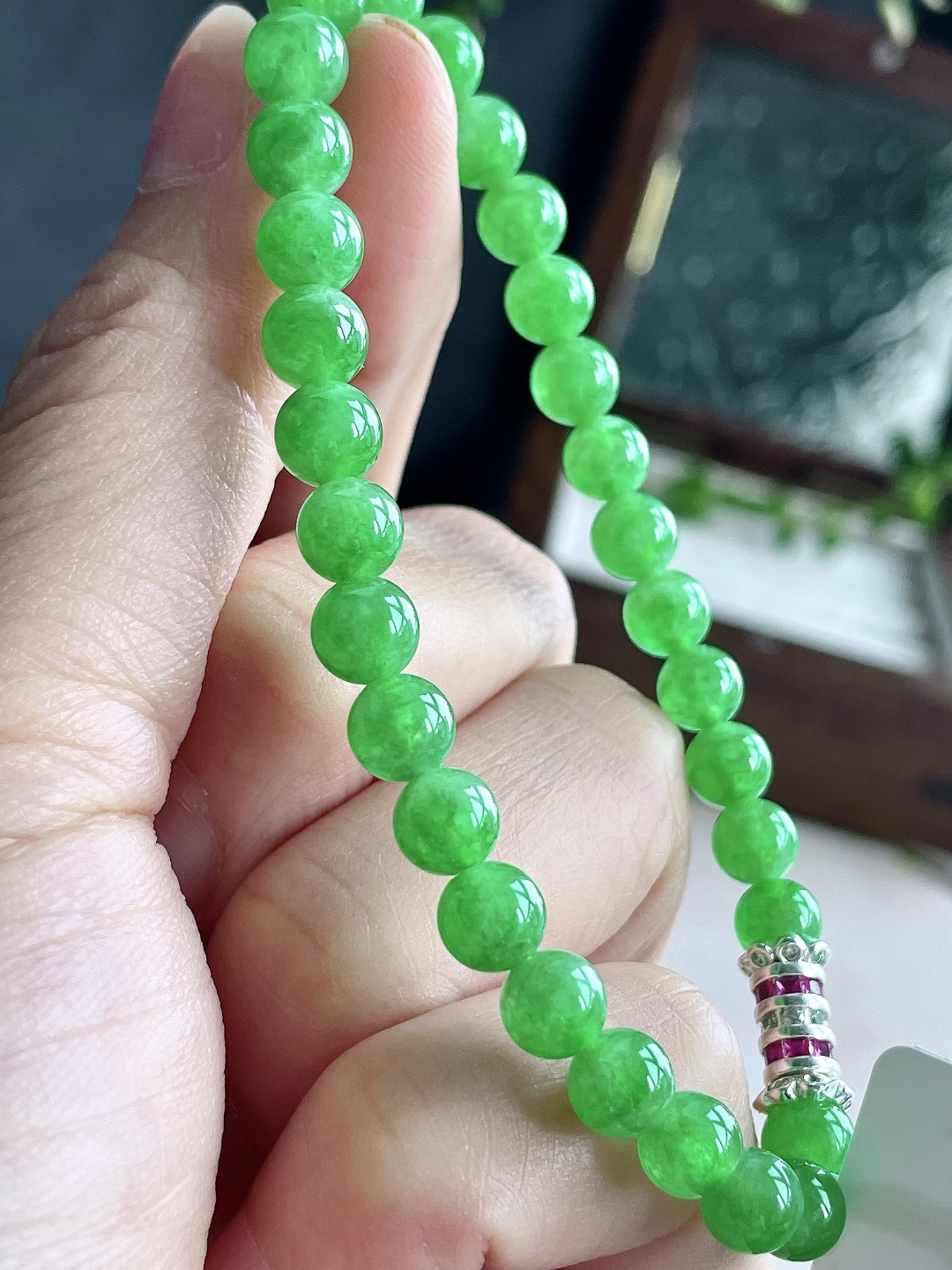 【珠子】阳绿手链圆珠珠子手链 【说明】缅甸 性比高 【尺寸】6mm 【重量】13克