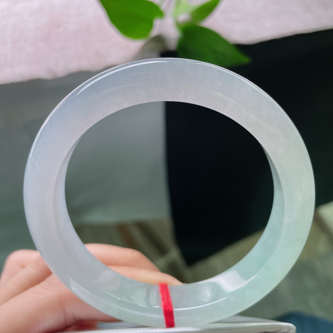 58/11.9/9.1，冰晴底正圈，淡紫淡绿，一半是冬的清醒，一半是春的醉意。无裂，ss59692a