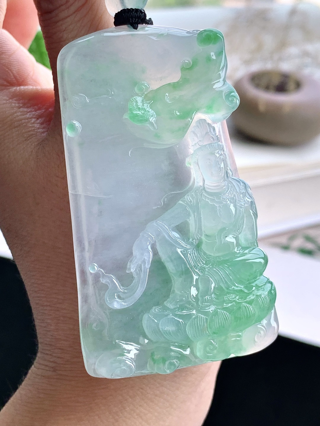 【裸石】️冰种飘阳绿自在观音牌吊坠 【说明】缅甸 性比高 厚装 【尺寸】72-41.4-9.7 【重量】53.4克