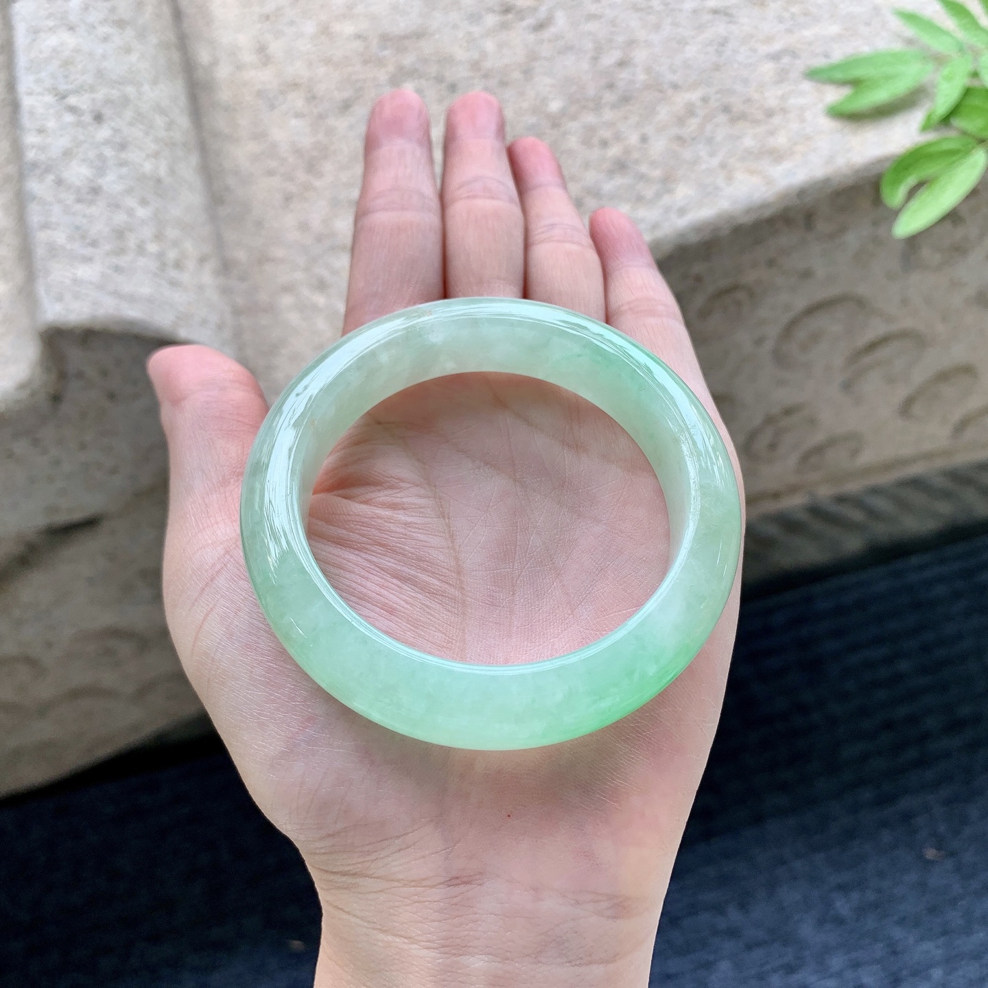 正圈52 53 圈口53.8/12.7/9.1 编码WW092237 飘阳绿，水润，种老，细腻，打灯有絮线