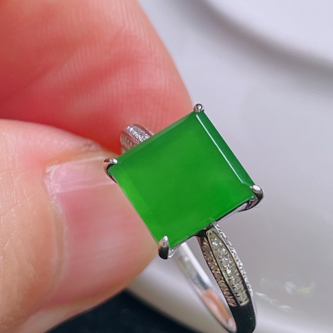 ️冰绿戒指，18k镶嵌，老种起光，细底通透，尺寸：裸石9/9/2mm0921