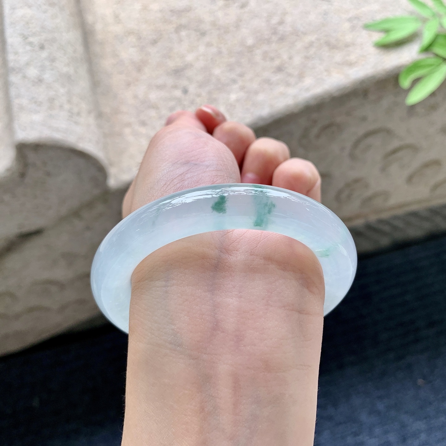 圆条54 55 圈口54.4/10.9/10.8 编码G7092207 冰种飘花，水润，种老，细腻，无裂