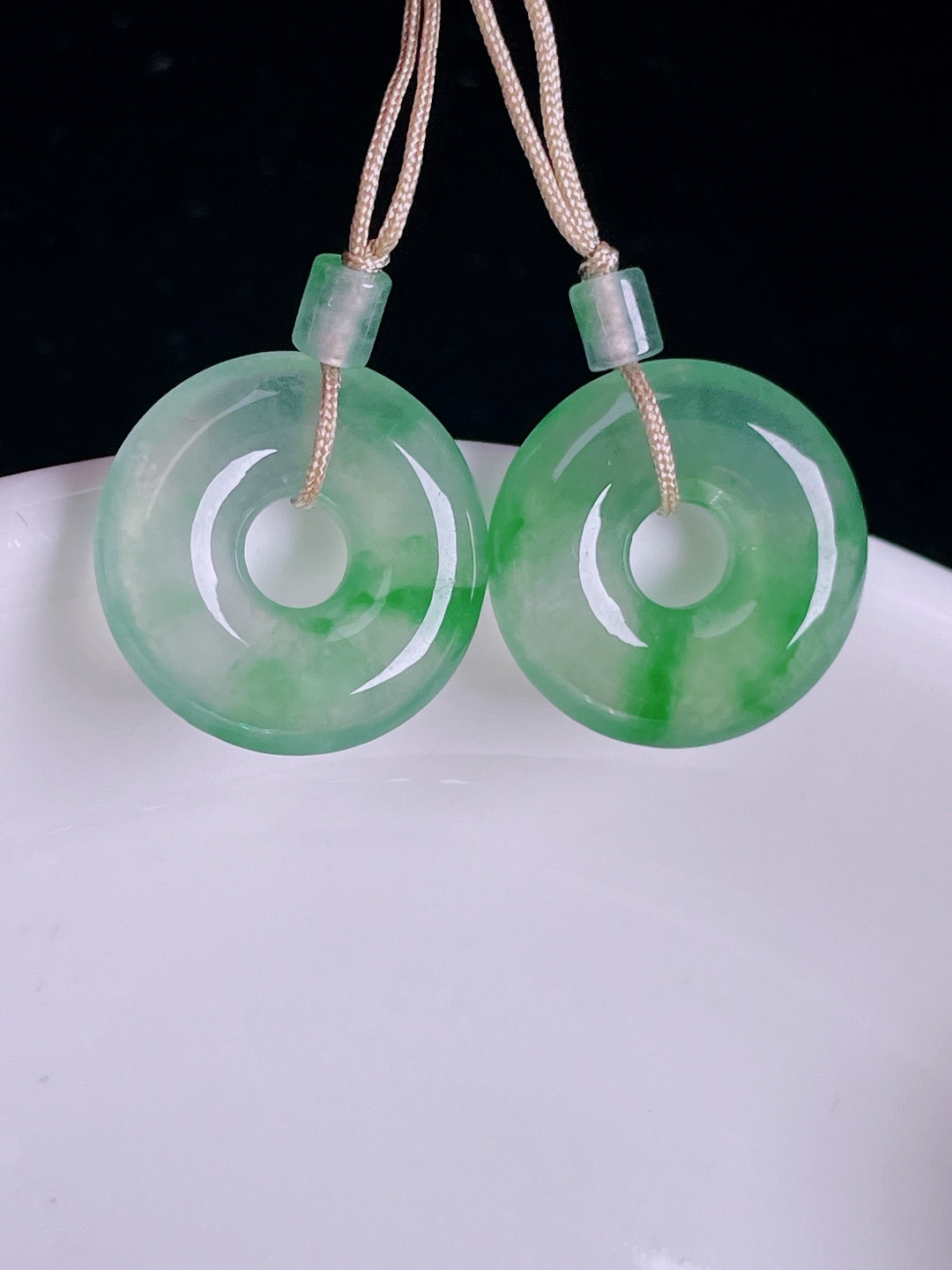 冰绿耳坠，老种起光，细底通透，尺寸：14.5/3.3mm0921