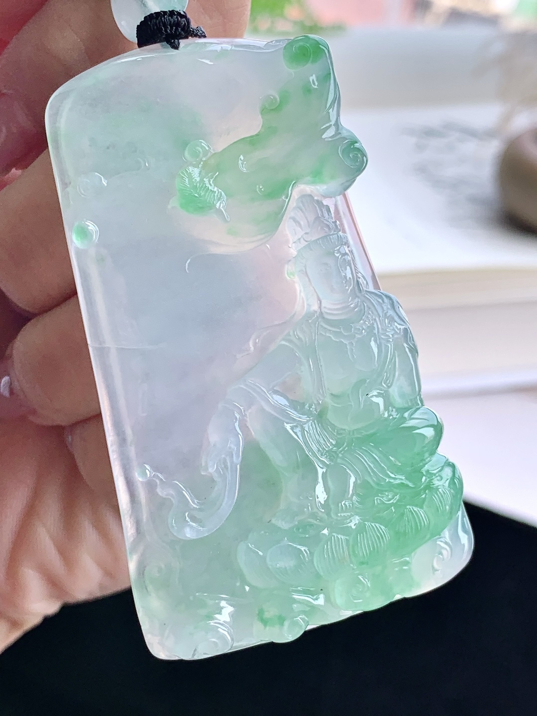 【裸石】️冰种飘阳绿自在观音牌吊坠 【说明】缅甸 性比高 厚装 【尺寸】72-41.4-9.7 【重量】53.4克