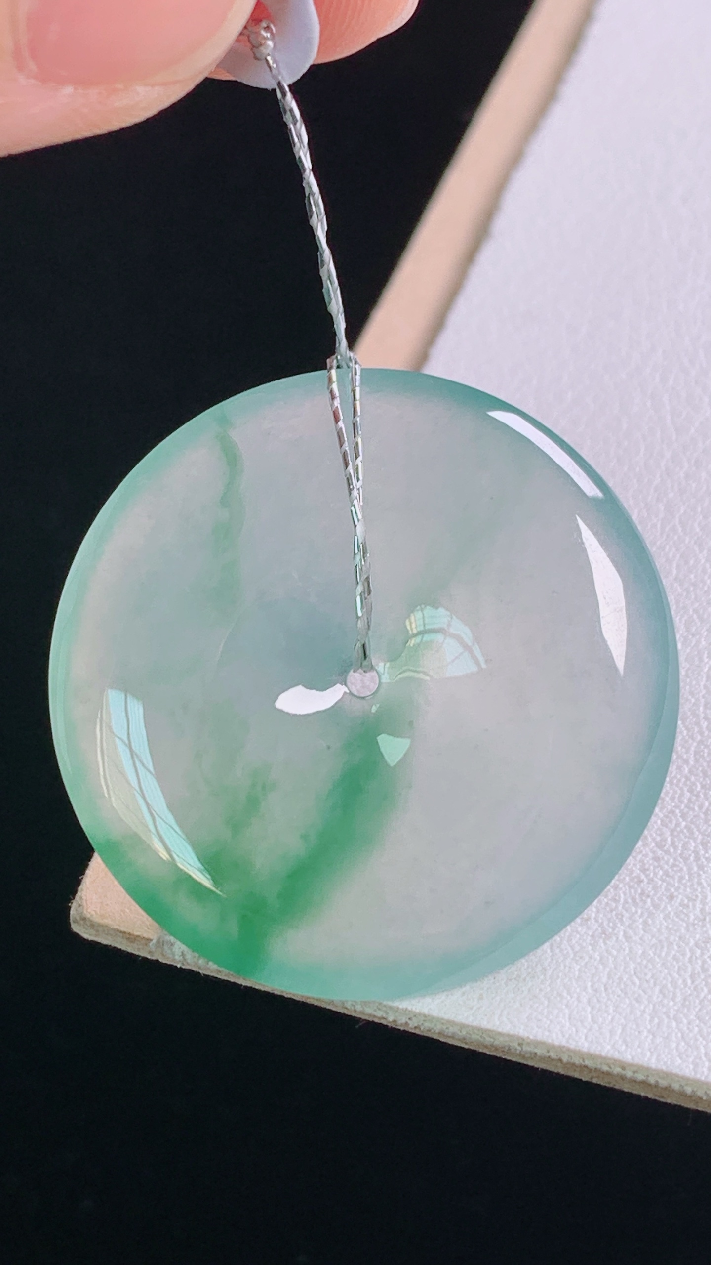 ️冰飘绿平安扣 翠色灵动，清爽通透，无裂，尺寸:33.0-5.6mm 18