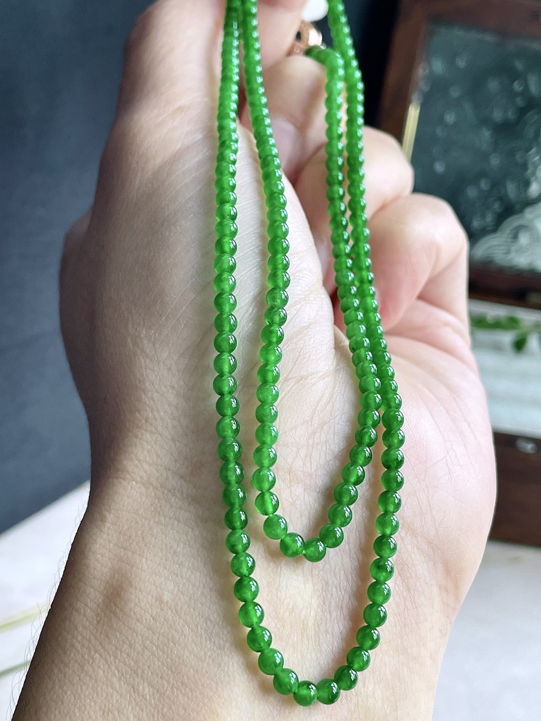【珠子】阳绿项链圆珠珠子项链 【说明】 性比高 【尺寸】3mm，31cm 【重量】12.5克