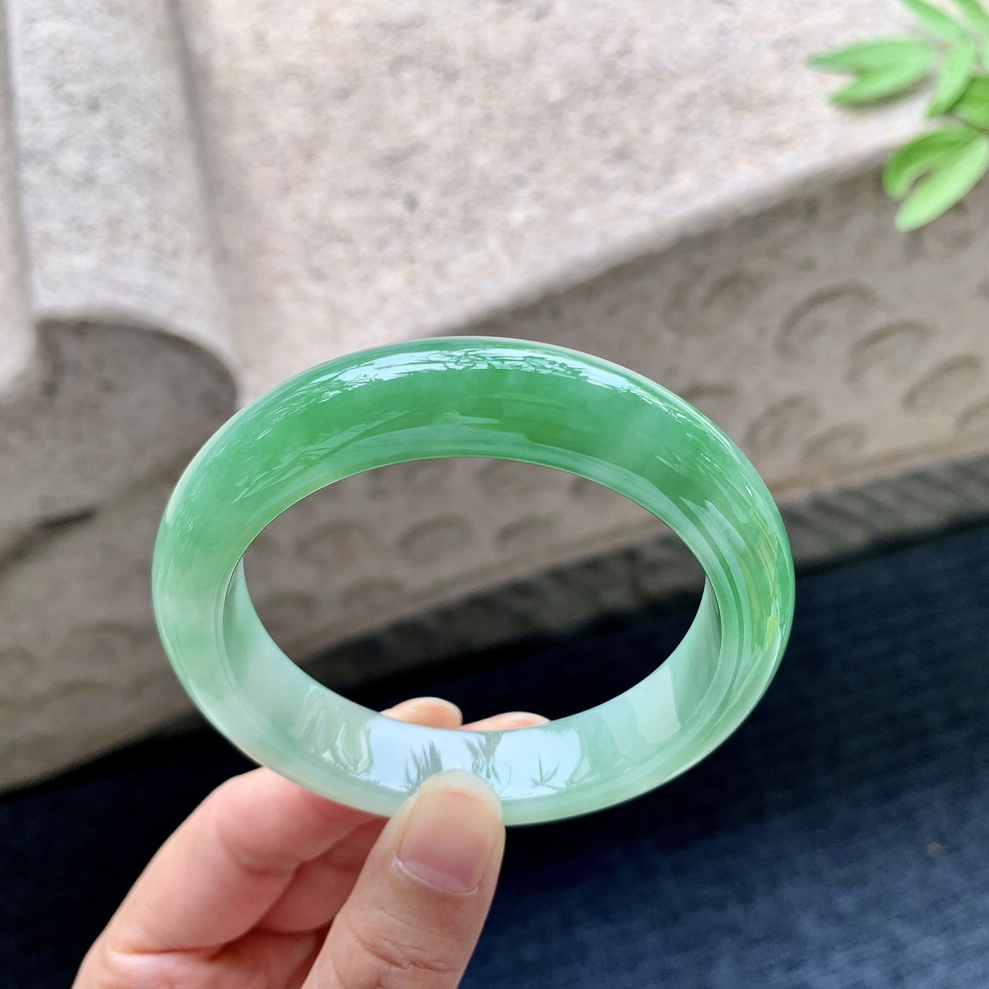 正圈54 55 圈口55/12.8/8.8 编码WW092239 冰糯辣阳绿，水润，种老，细腻，打灯有絮线