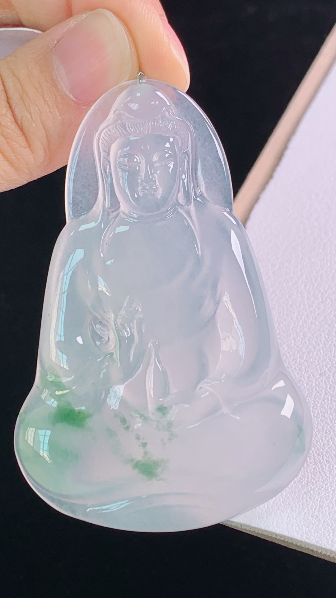 ️高品质，冰种飘花观音，种水，花色灵动，冰晶玉洁，无裂，尺寸:65.3-43.4-6.0mm 17