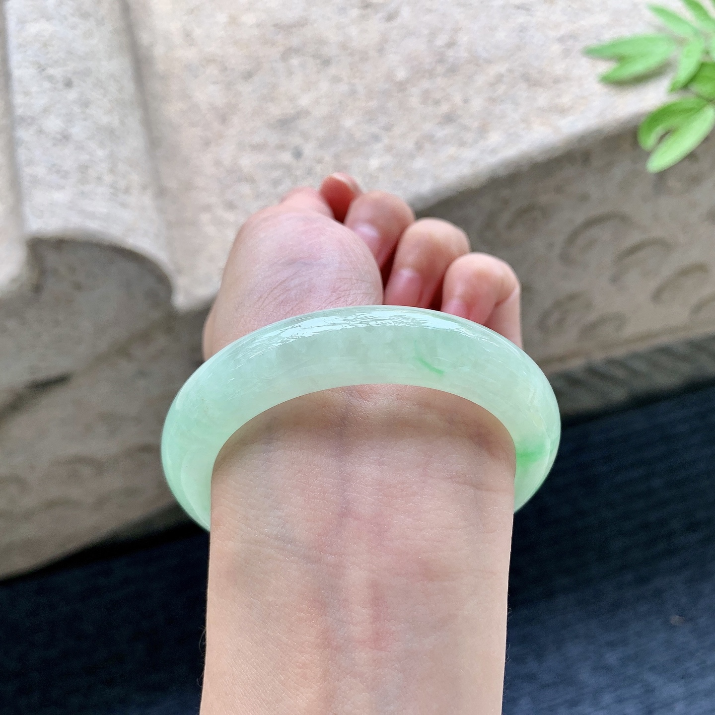 正圈52 53 圈口53.8/12.7/9.1 编码WW092237 飘阳绿，水润，种老，细腻，打灯有絮线