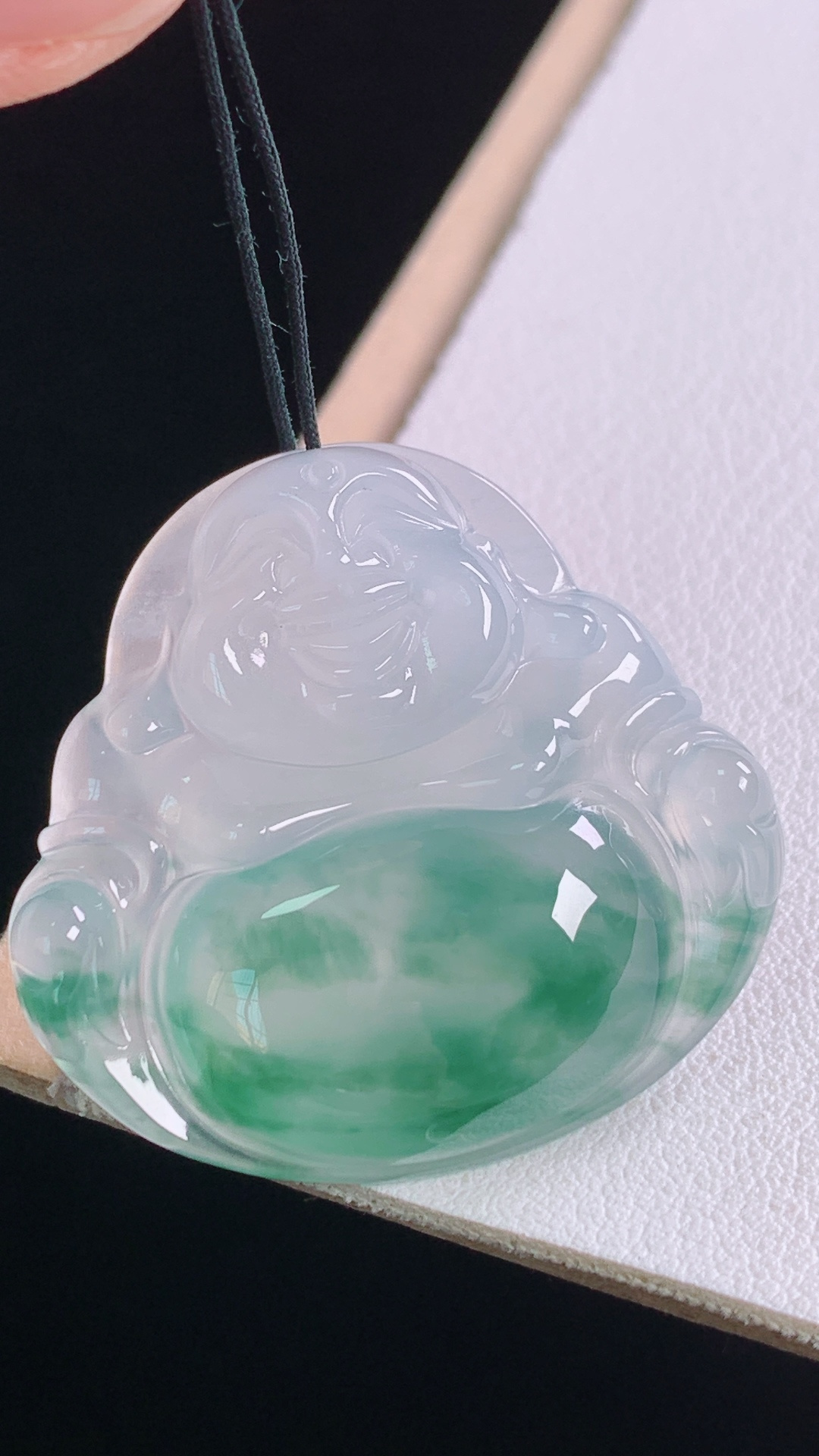 冰飘花佛公 花色灵动，水润细腻，无裂 尺寸:30.0-31.7-5.7mm 17