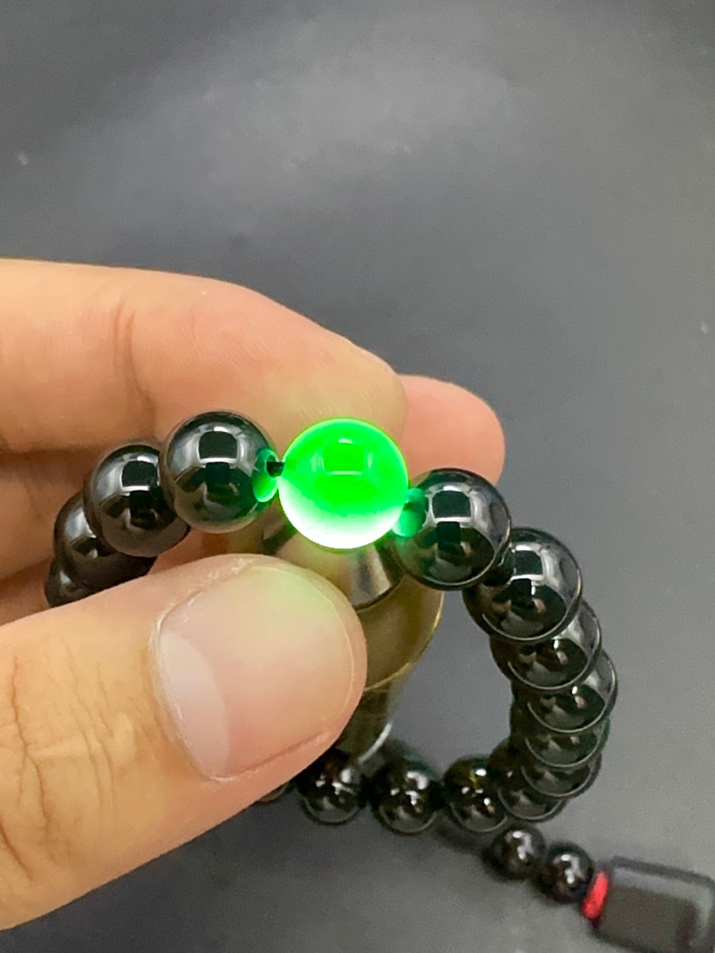 墨翠手串10mm 老坑冰种 黑度极黑 灯照全透 呈帝王绿 种老起光 底极细腻 圆润饱满