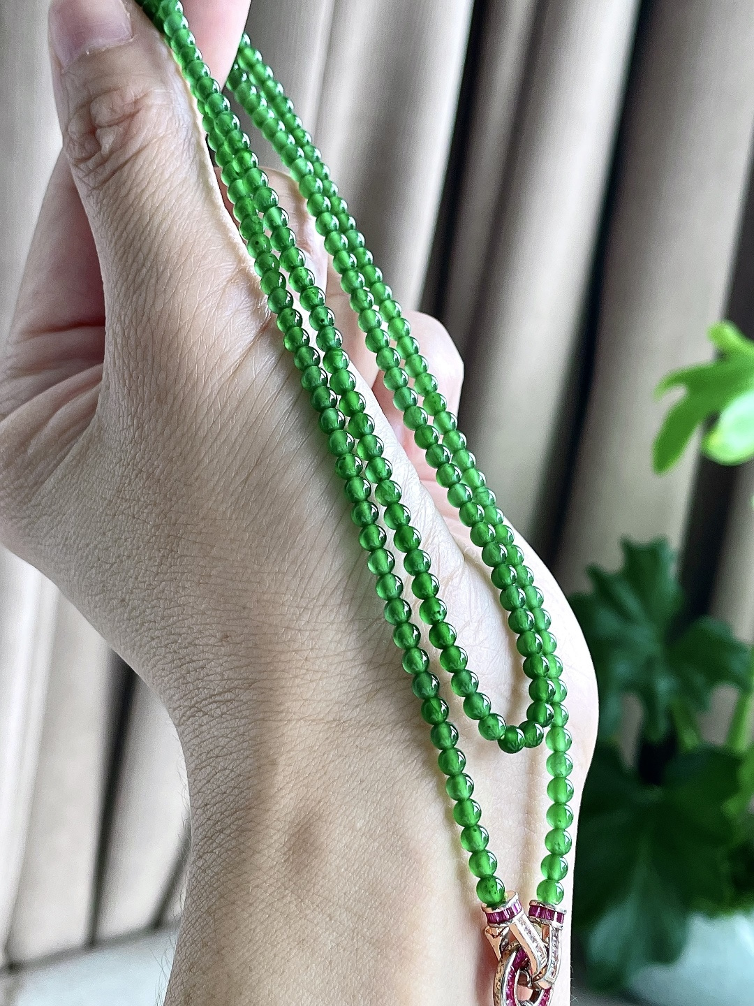 【珠子】冰辣阳绿珠链圆珠珠子珠链 【说明】 性比高 【尺寸】3.4mm 29cm 【重量】14.7克