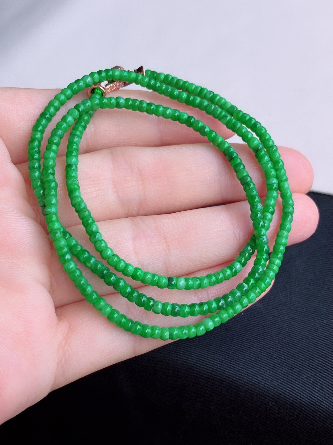 ️，果绿珠链。细腻精致，尺寸3/3圈，自然光实拍