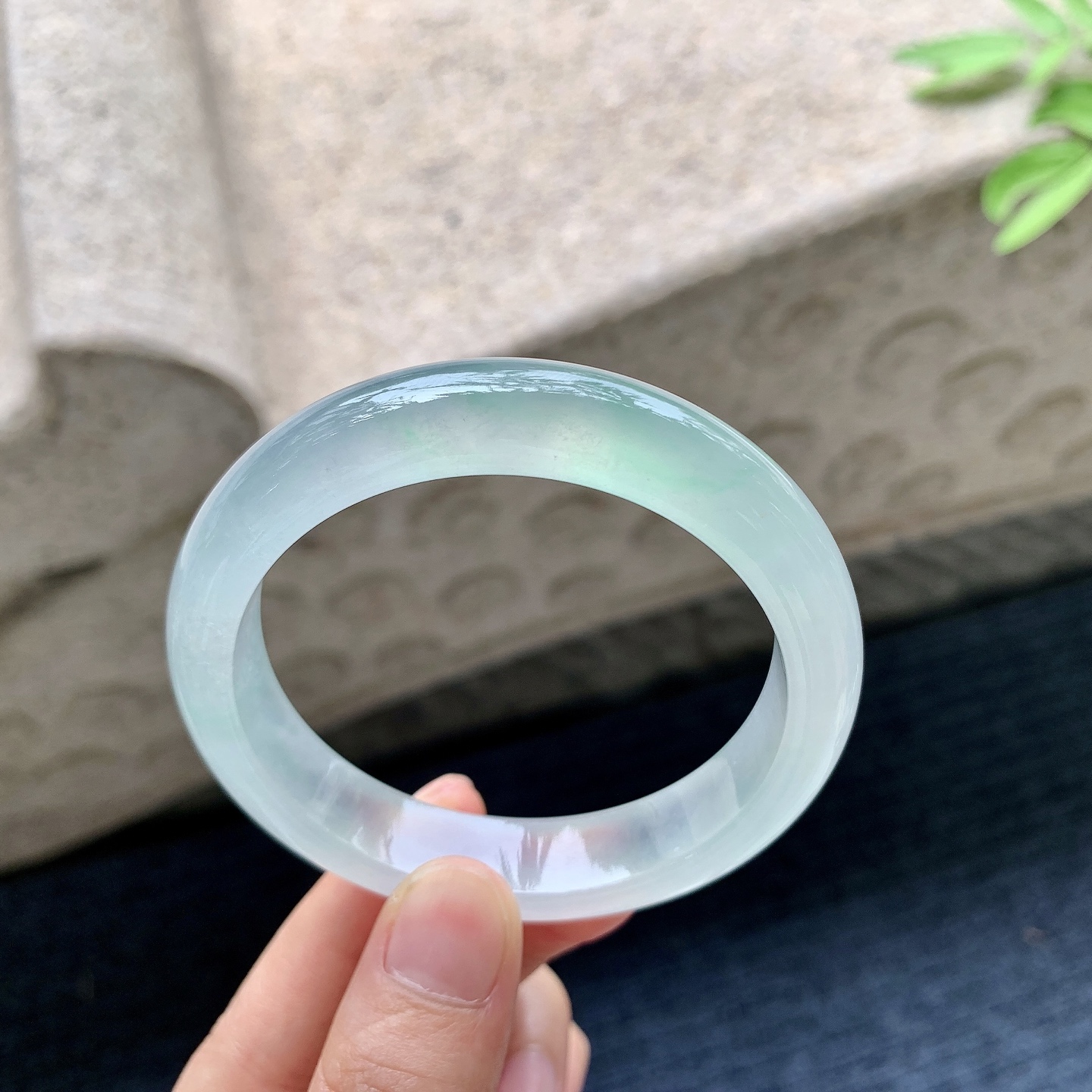 正圈54 55 圈口55/12.3/8 编码HP092213 冰飘绿，水润，种老，细腻，打灯有絮线