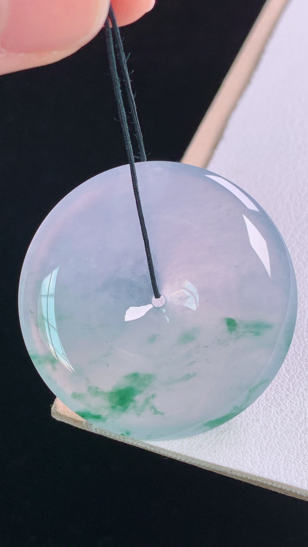 ️高品质，飘花平安扣，花色灵动，紫气东来，无裂，尺寸:36.2-5.9mm 16