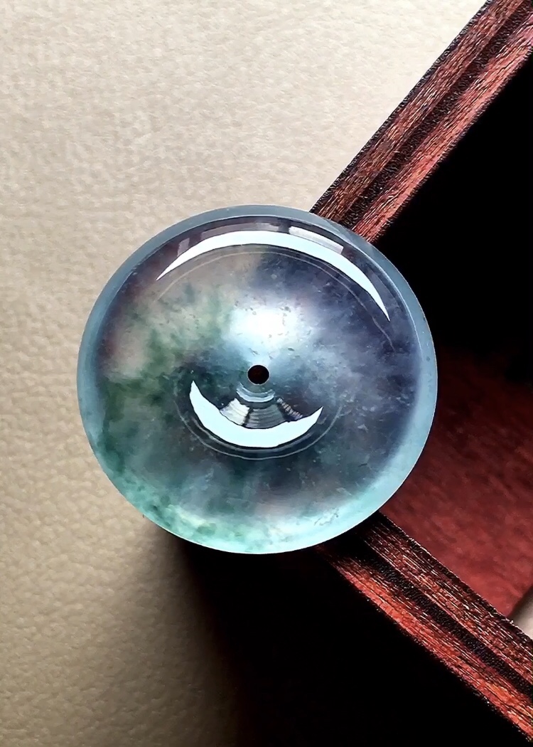 ️ 玻璃种飘彩怀古 飘彩十分漂亮，灵动无比，种老，光感十足，无裂尺寸20.8*5