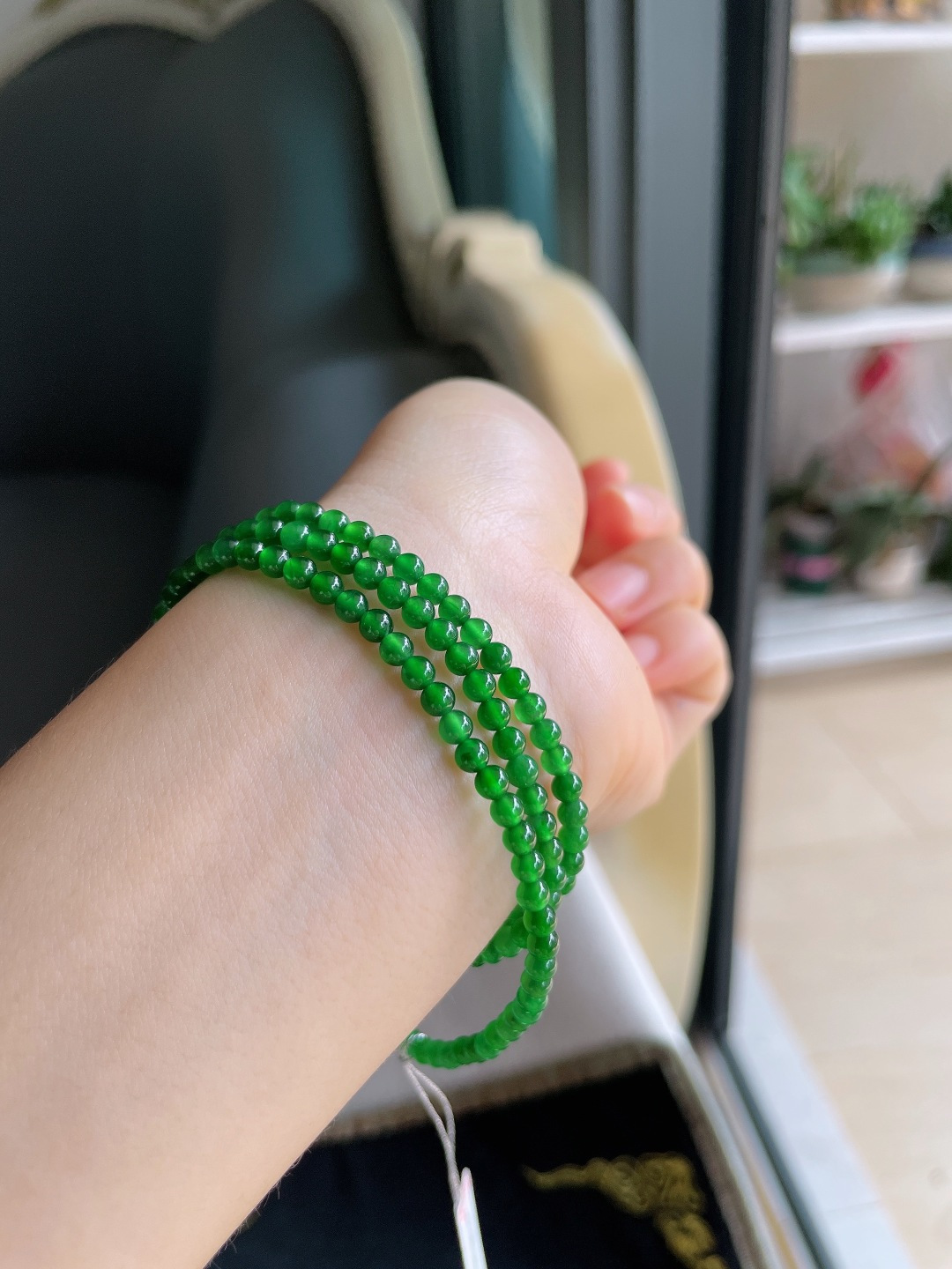 天然翡翠A货，冰满绿小米珠珠链，尺寸：3.5mm161颗。【编1180】