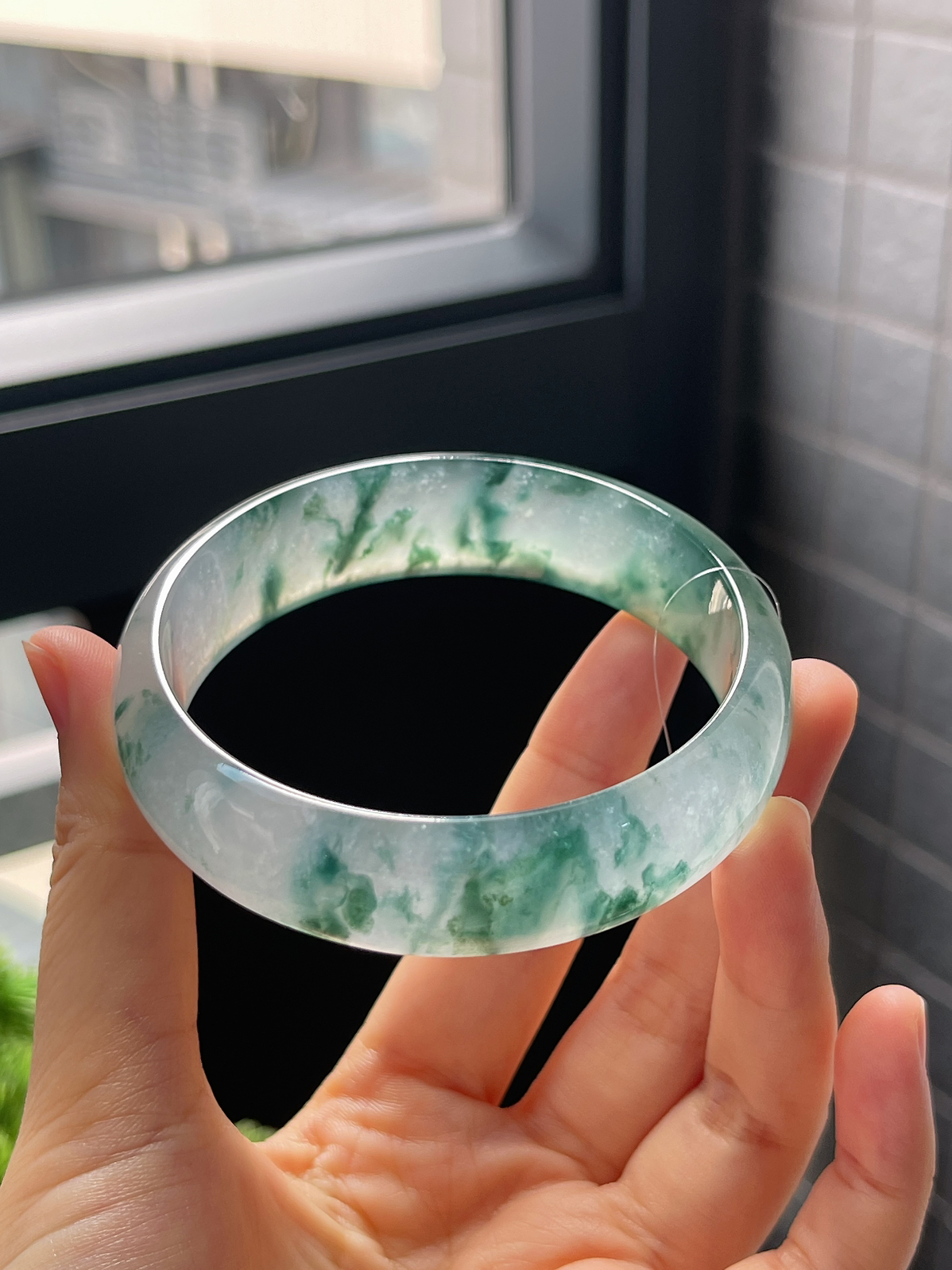 正圈60圈口，翡翠冰种飘绿宽版手镯