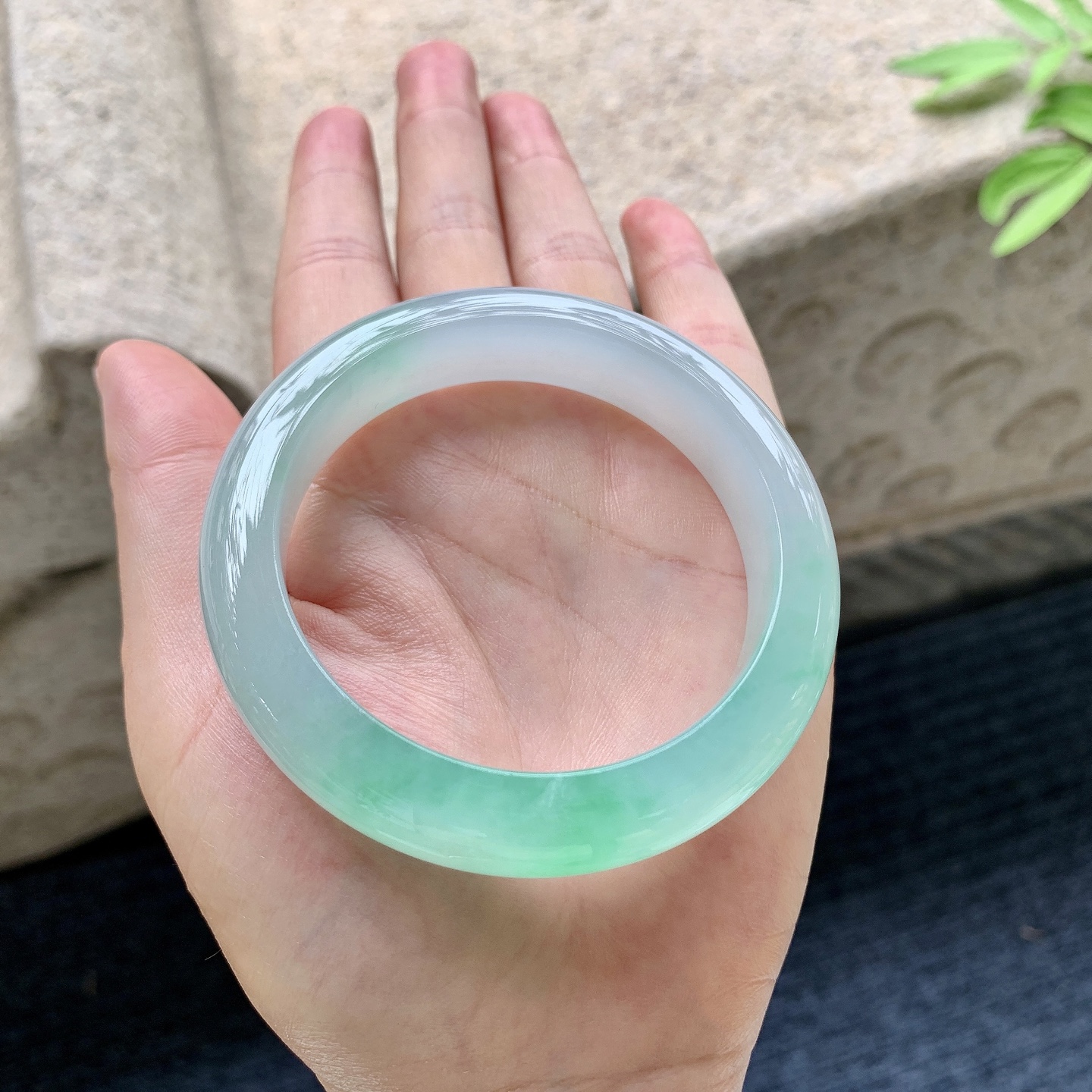 正圈53 54 圈口54.6/12.8/9.1 编码G7092202 冰糯飘阳绿，水润，种老，细腻，