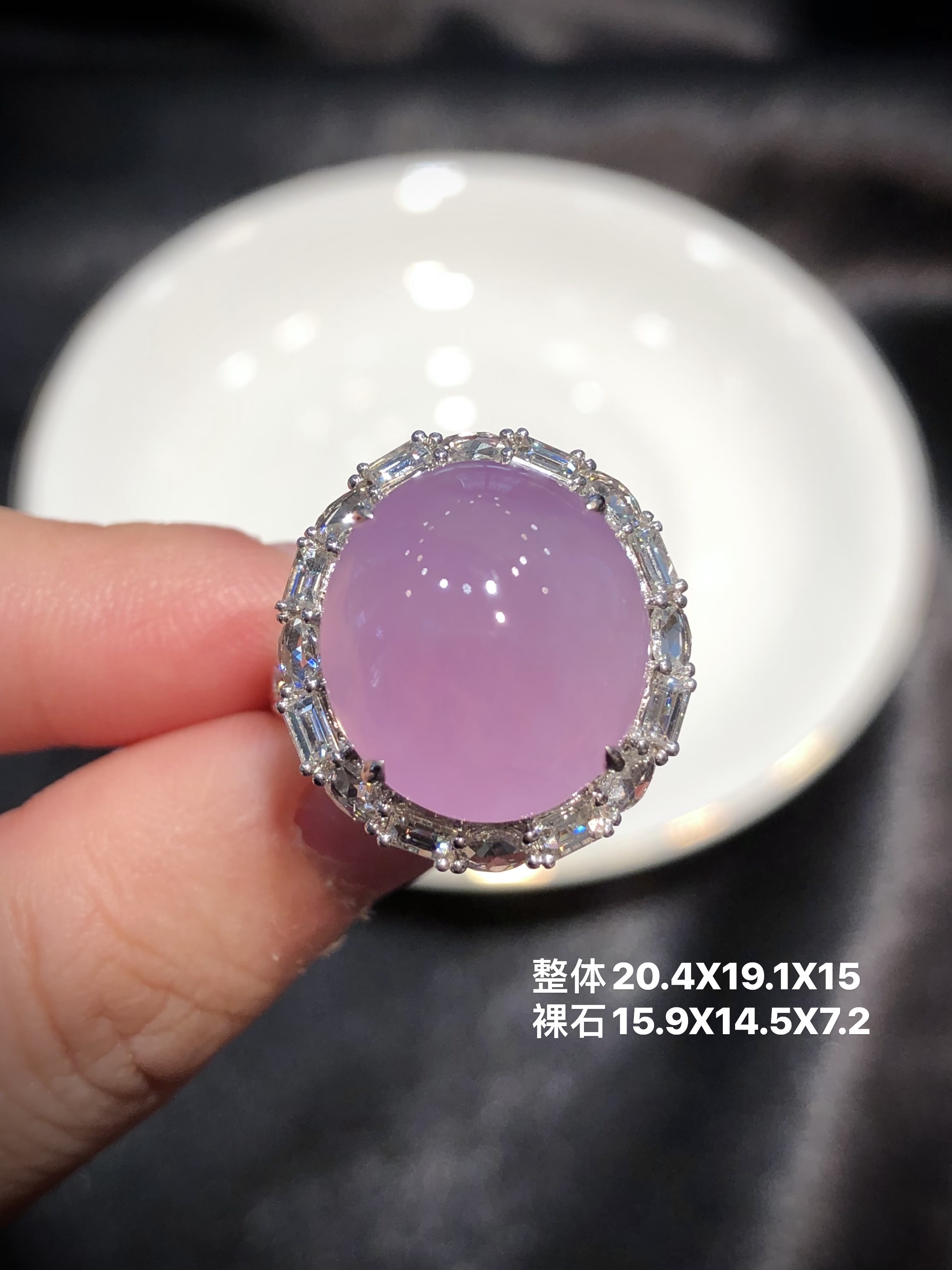 ️缅甸冰种鸽子蛋戒指 种水，色调美且通透，细腻温润，一眼心动的款式，大钻围镶，温柔又大气～ 整体2