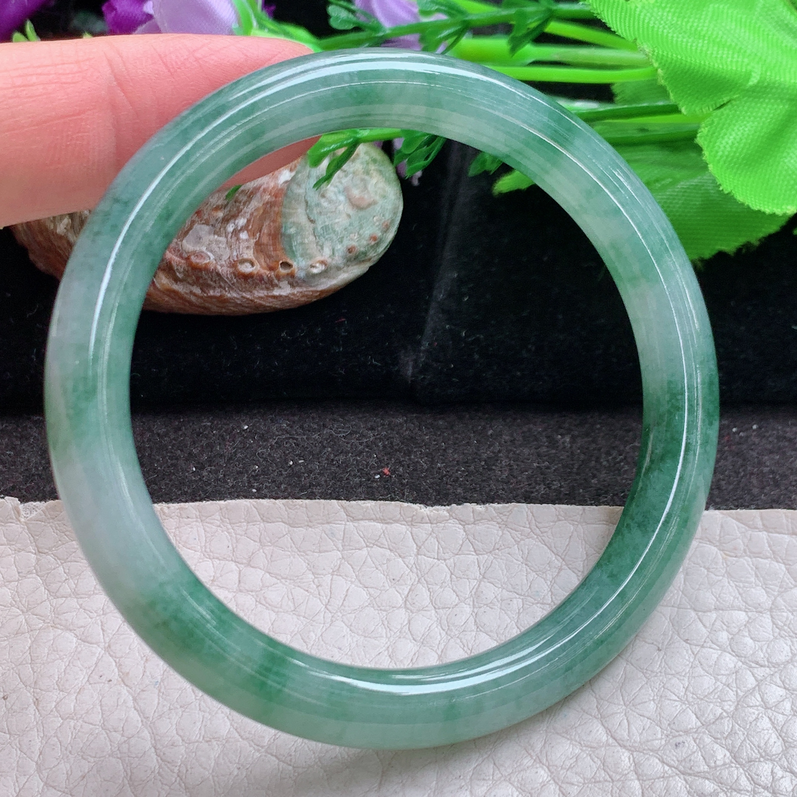 n自然光54*7.5*7.8叮当镯 缅甸翡翠a货高品质飘花圆条玉手镯