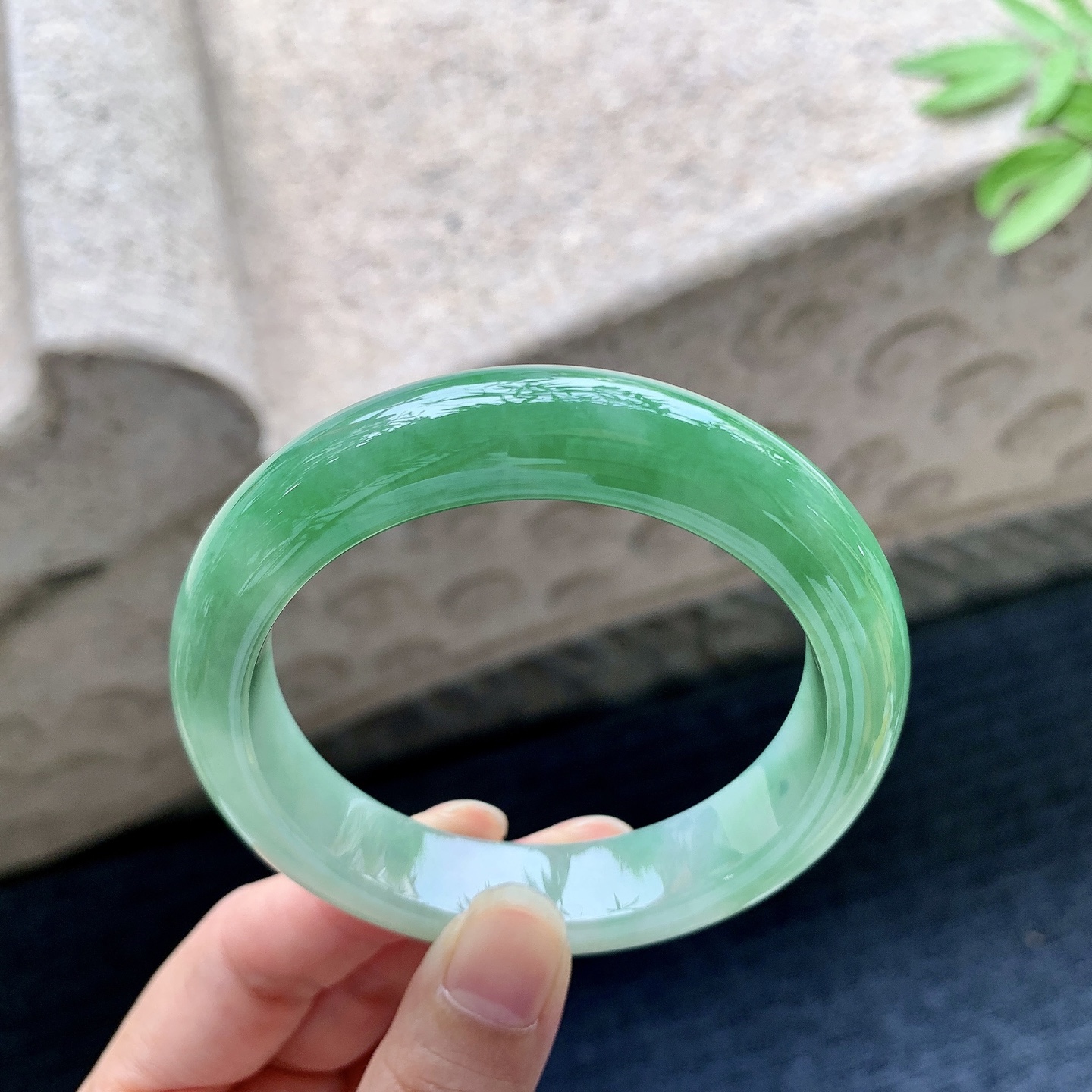 正圈54 55 圈口55/12.8/8.8 编码WW092239 冰糯辣阳绿，水润，种老，细腻，打灯有絮线