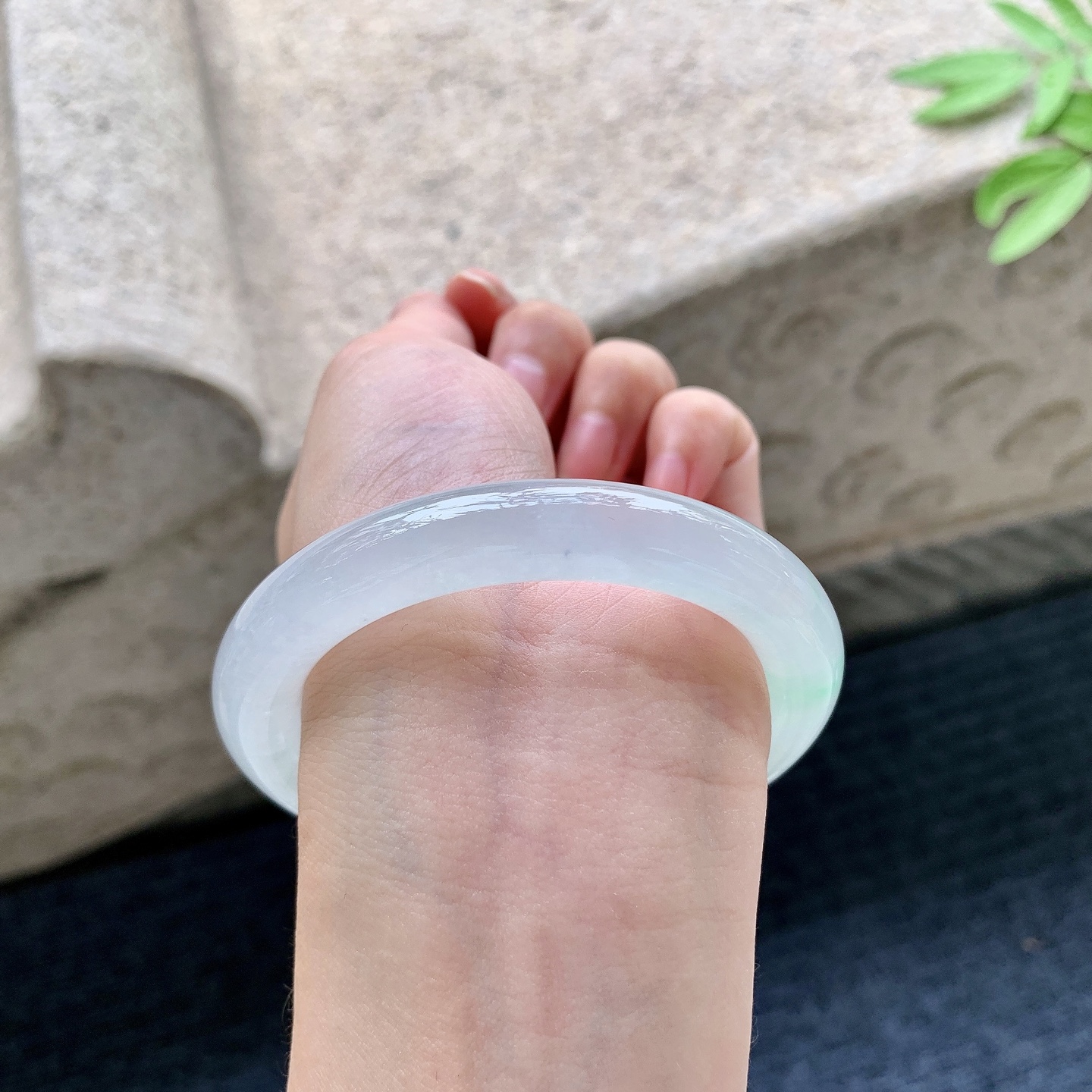 圆条53 54 圈口54/10.2/10 编码Q5092224 冰飘绿，清透，水润，种老，细腻，打灯有絮线