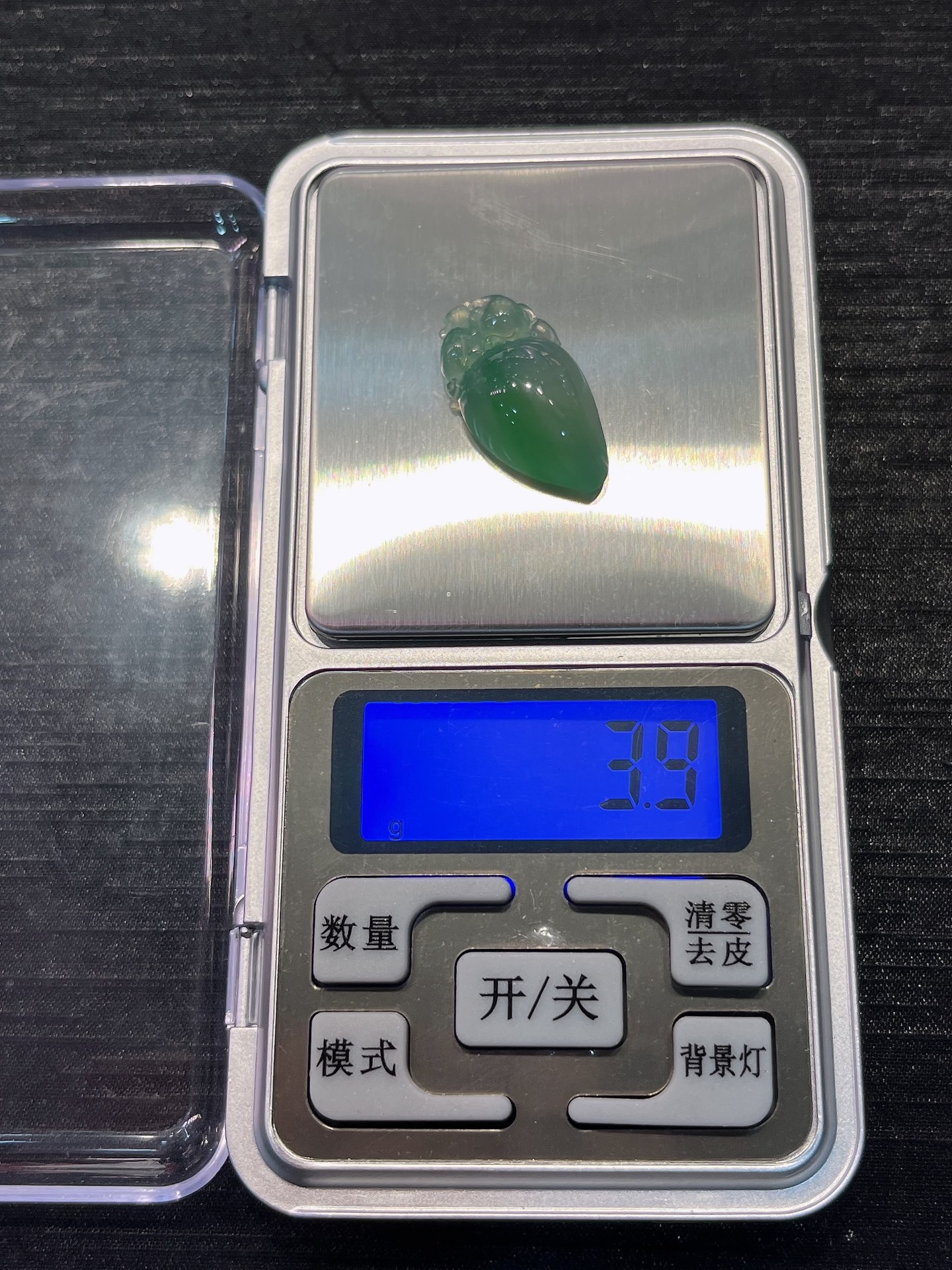 ️ 天然缅甸翡翠 冰种飘绿灵猴献桃吊坠 裸石尺寸26-13.7-7.7mm