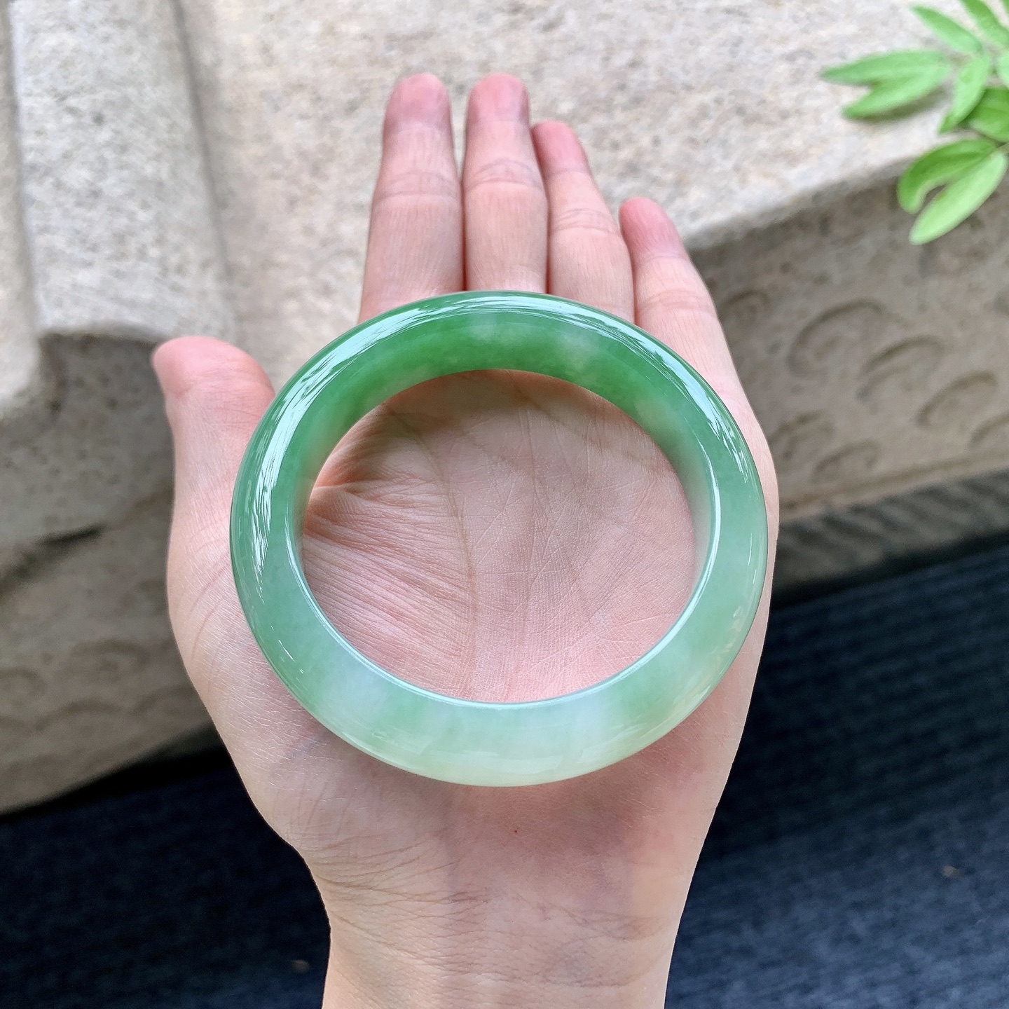 正圈54 55 圈口55/12.8/8.8 编码WW092239 冰糯辣阳绿，水润，种老，细腻，打灯有絮线