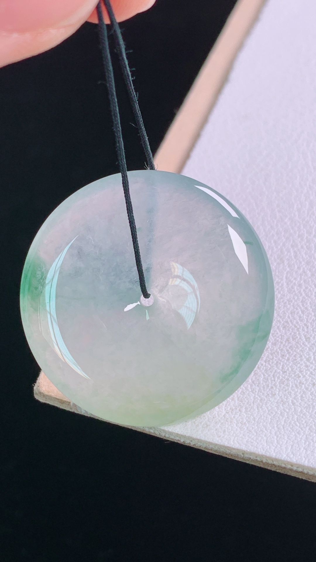 冰飘绿平安扣 翠色灵动，清透细腻，无裂，尺寸:28.2-5.5mm 16