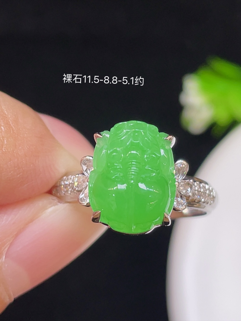 【冰种阳绿，貔貅戒指】大件饱满，通透水润，玉质细腻，翠色鲜艳，18k金奢华钻石镶嵌️，11.5-8
