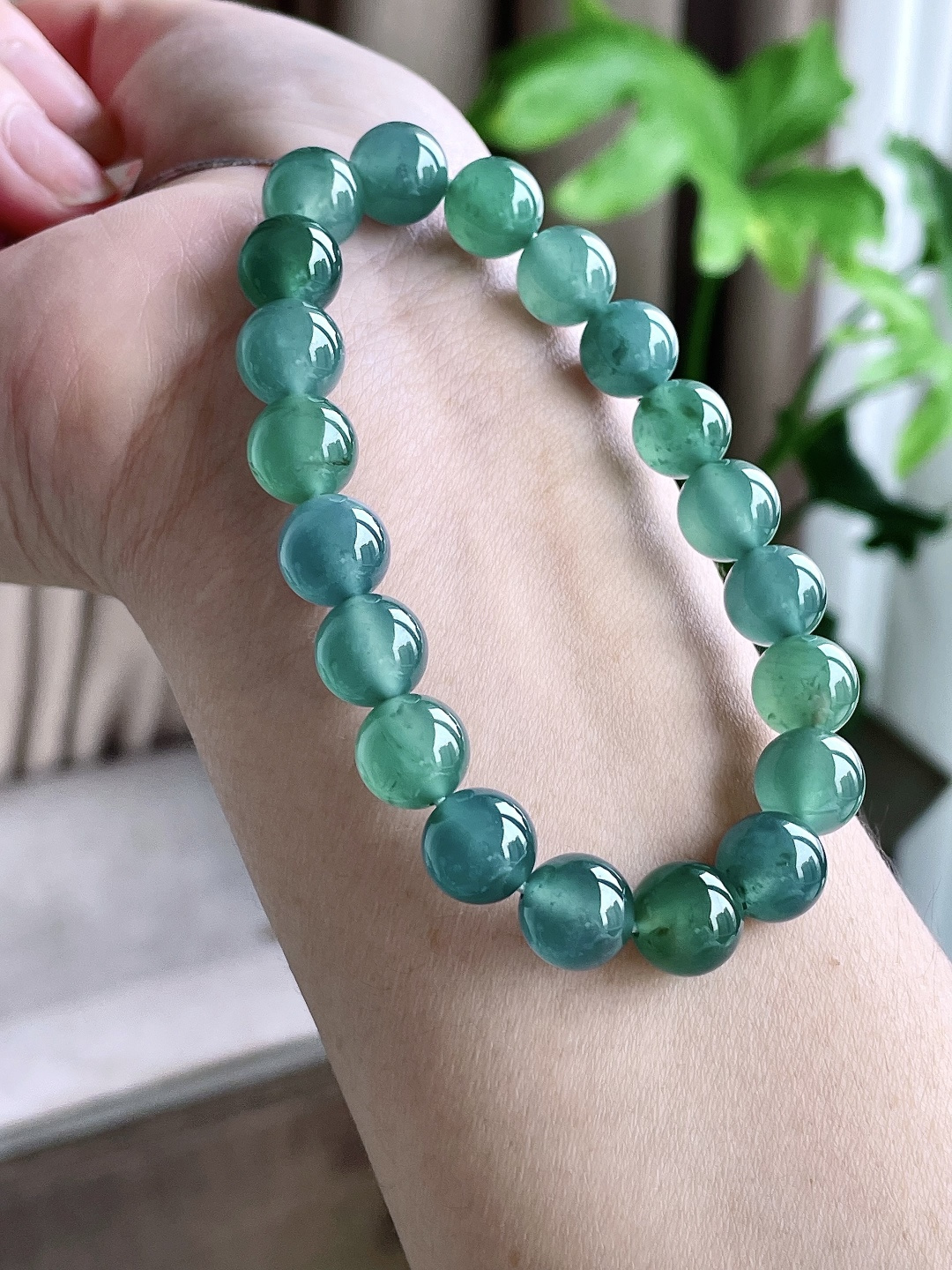 【珠子】冰晴绿手串圆珠珠子手串 【说明】 性比高 老蓝水 【尺寸】9.7mm 【重量】32.4克