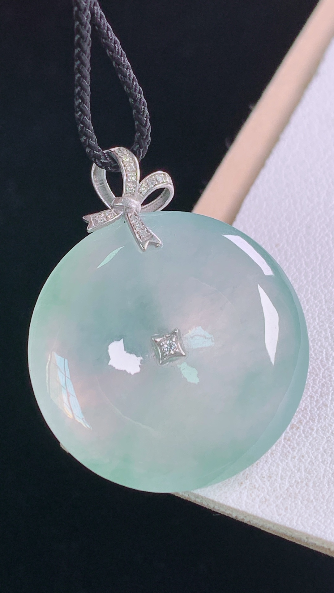 ️平安扣吊坠，18K真金真钻，种水，冰透起光，无裂，尺寸:33.0-26.2-5.4mm 17