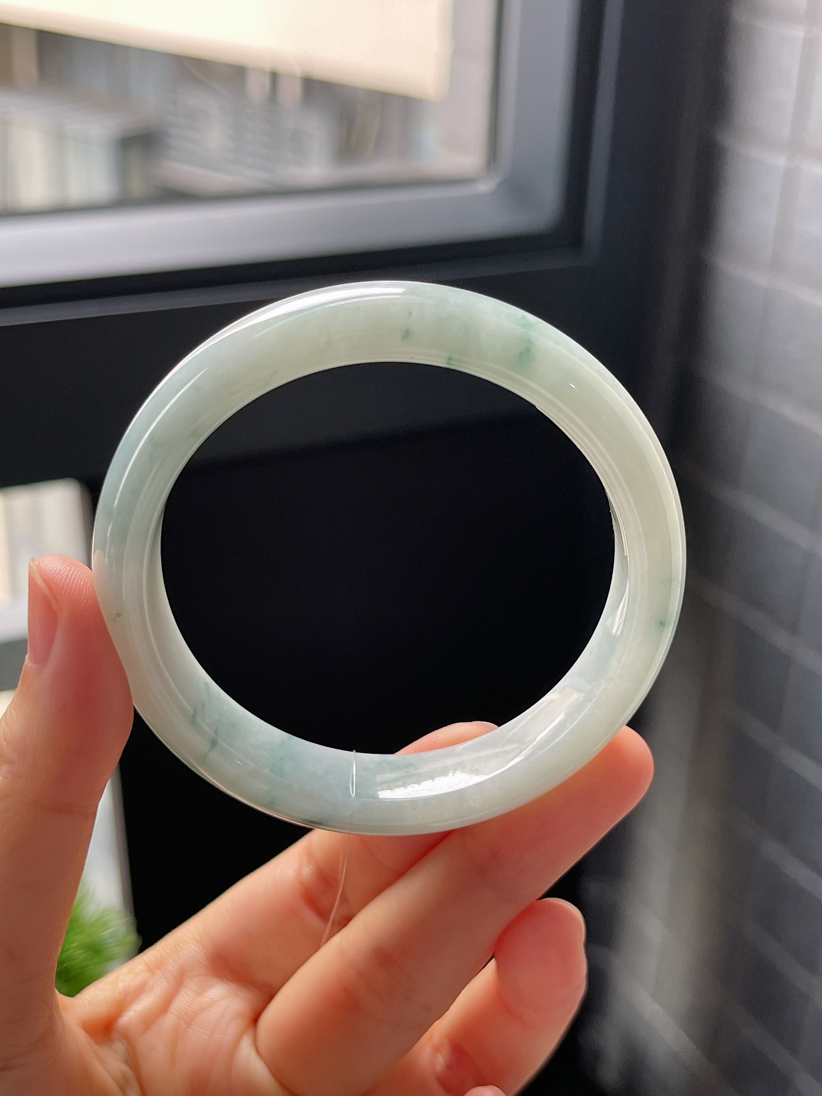 正圈53.2圈口，翡翠糯化种飘绿手镯