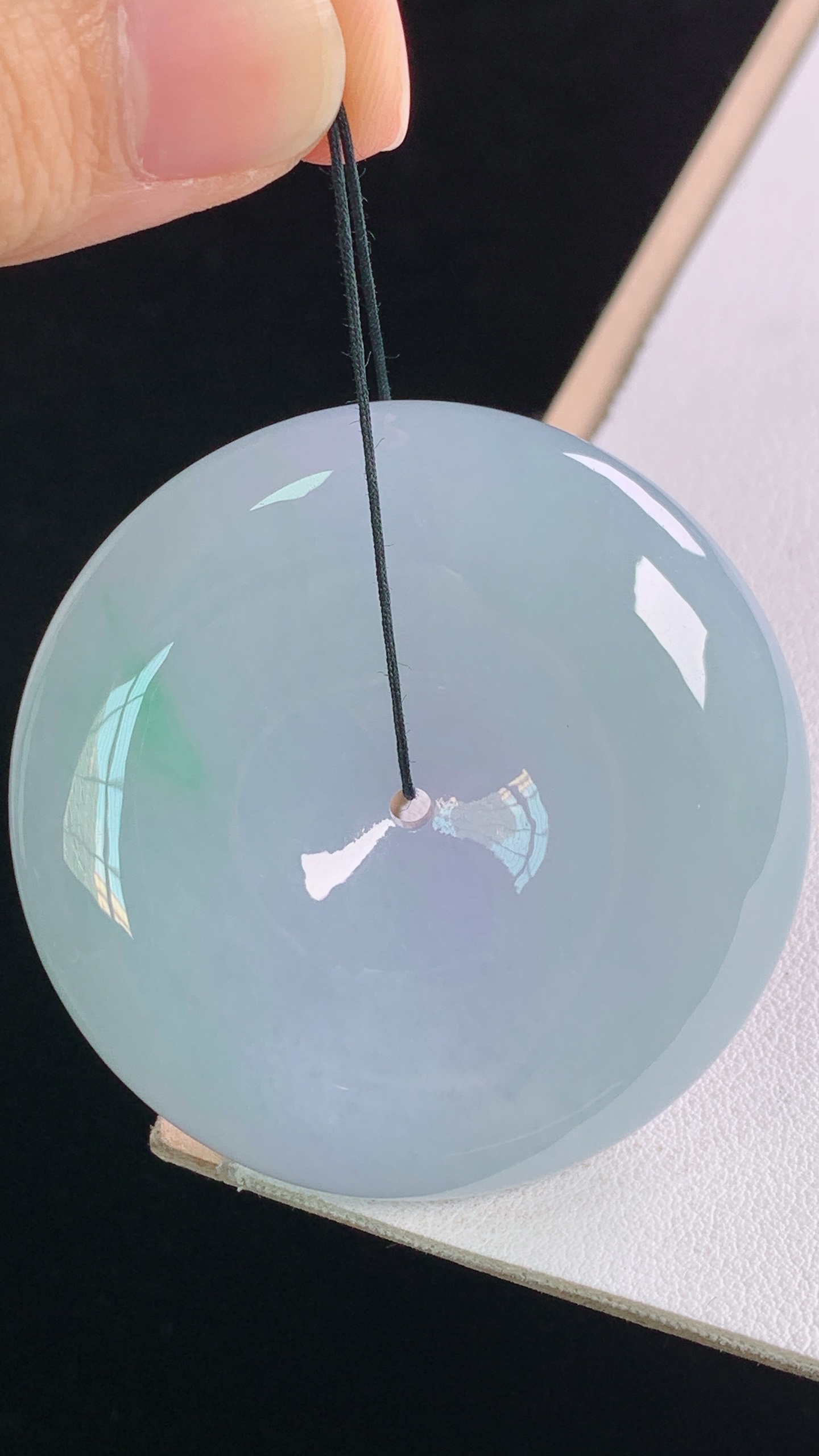 春彩平安扣 色彩丰富，种老起胶，无裂 尺寸:48.5-12.2mm 18
