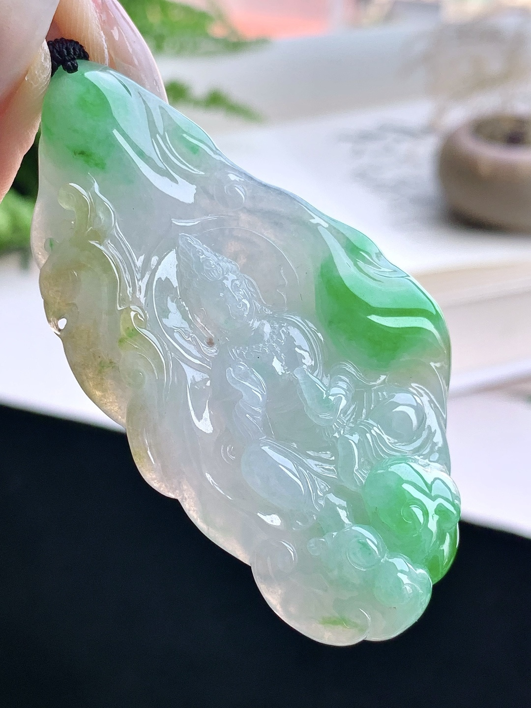 【裸石】️冰黄加绿自在观音牌吊坠 【说明】缅甸 性比高 厚装 【尺寸】71-38.5-9.8 【重量】35.2克