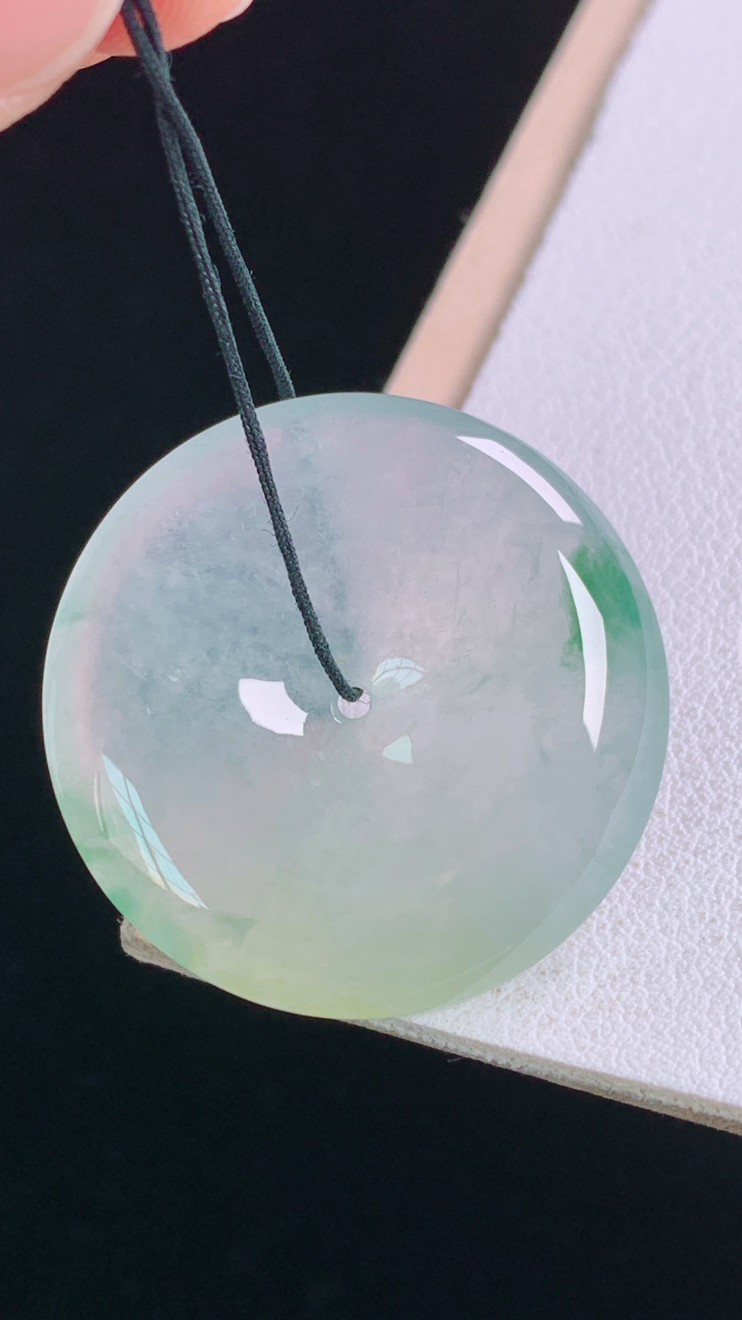冰飘绿平安扣 翠色灵动，清透细腻，无裂，尺寸:28.2-5.5mm 16