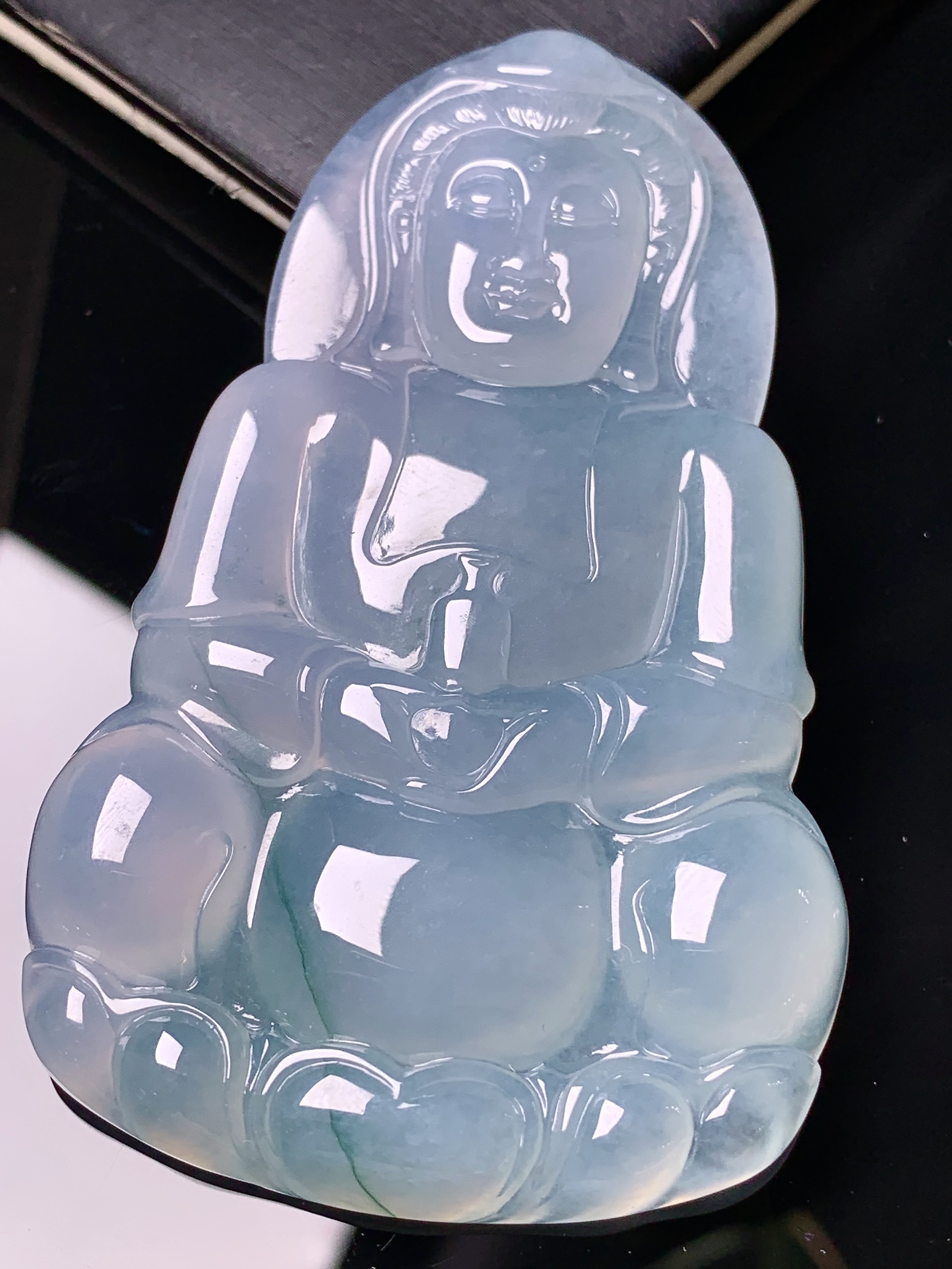 冰种观音菩萨吊坠 玉质细腻 色泽艳丽清新 水润亮眼 整体尺寸69*42.8*6.2 d1