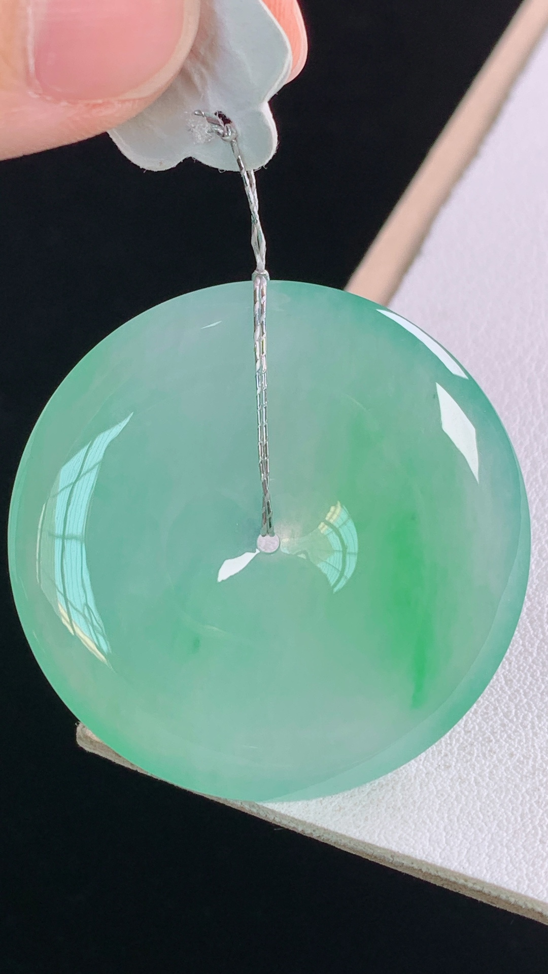 ️高品质 冰绿平安扣 种色兼备，胶感十足，无裂，尺寸:37.2-5.9mm 17