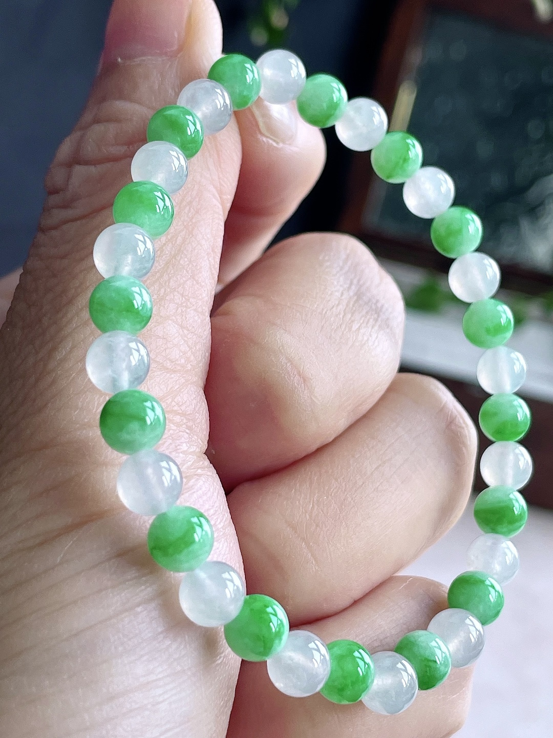 【珠子】冰双彩手链圆珠珠子手链 【说明】缅甸 性比高 阳绿 【尺寸】5.6mm 【重量】10克