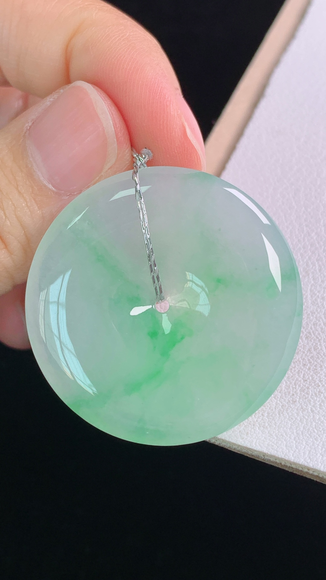 ️冰飘绿平安扣 翠色清新，清爽细腻，无裂 尺寸:33.1-5.5mm 17