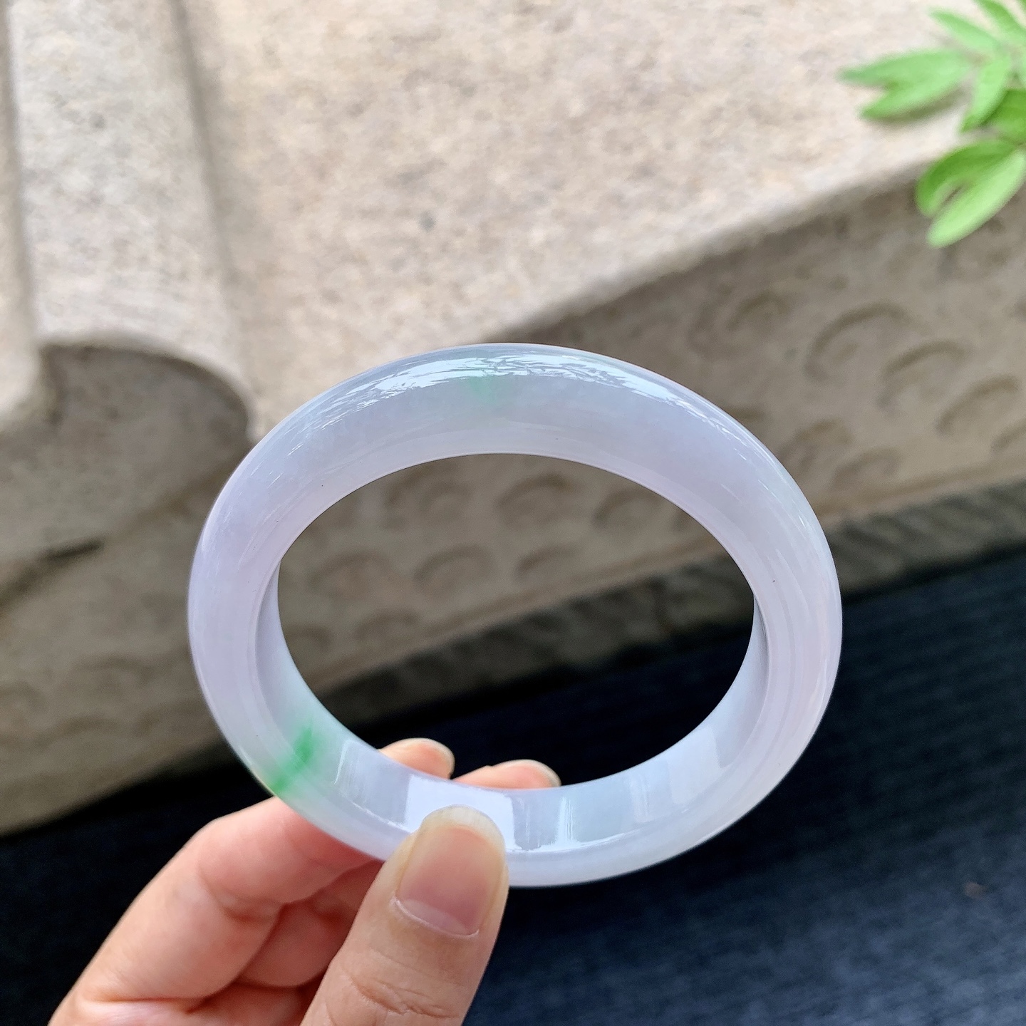 正圈55 56 圈口56.8/12.7/8.7 编码WW092233 春彩，水润，种老，细腻，打灯有絮线