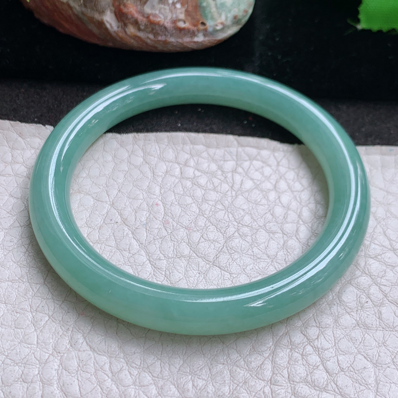 n小圈是50*7.5叮当镯 缅甸翡翠a货高品质飘冰油绿圆条玉手镯